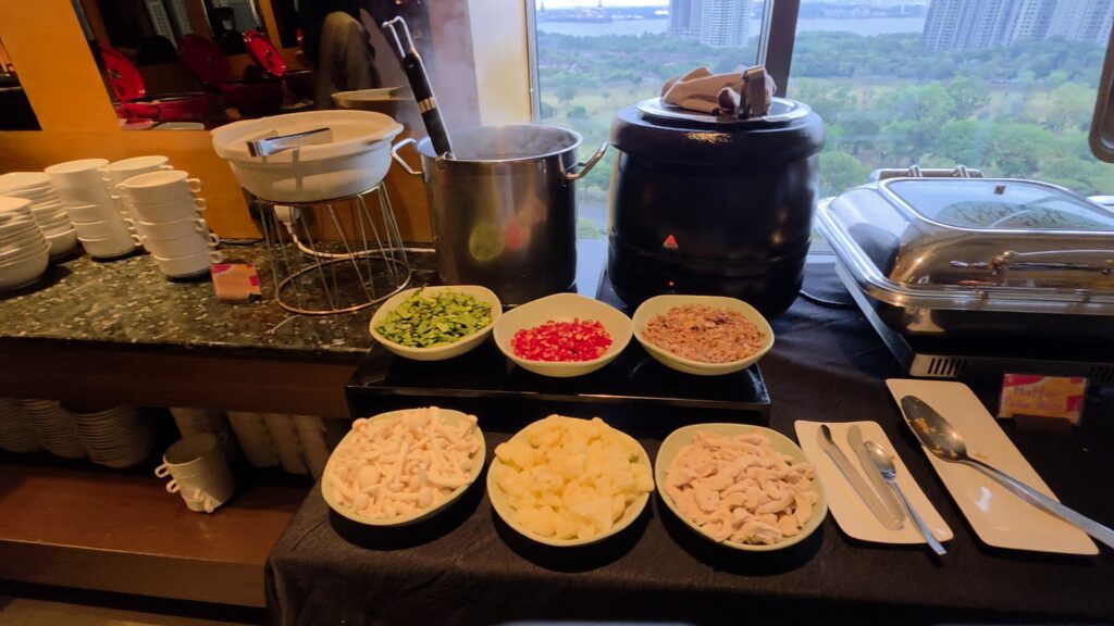 Renaissance JB Hotel Executive Lounge: 5 Things We Absolutely Love About 5 noodle cooking station at renaissance jb hotel executive lounge