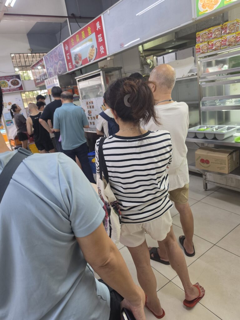 (Perm Closed) Top 5 Cheap Vegetarian Food: Kembangan Vegetarian 3 long queue at cheap vegetarian food
