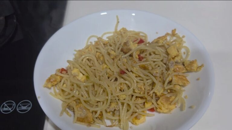 spaghetti with fried mince egg fusion