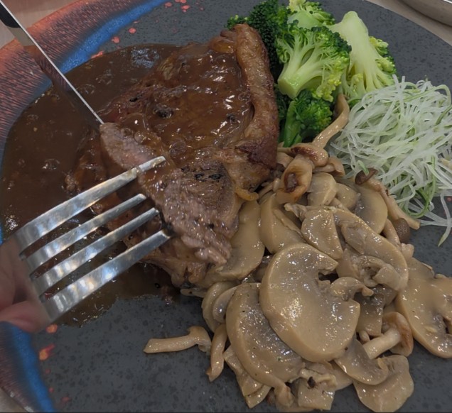 western food juicy steak