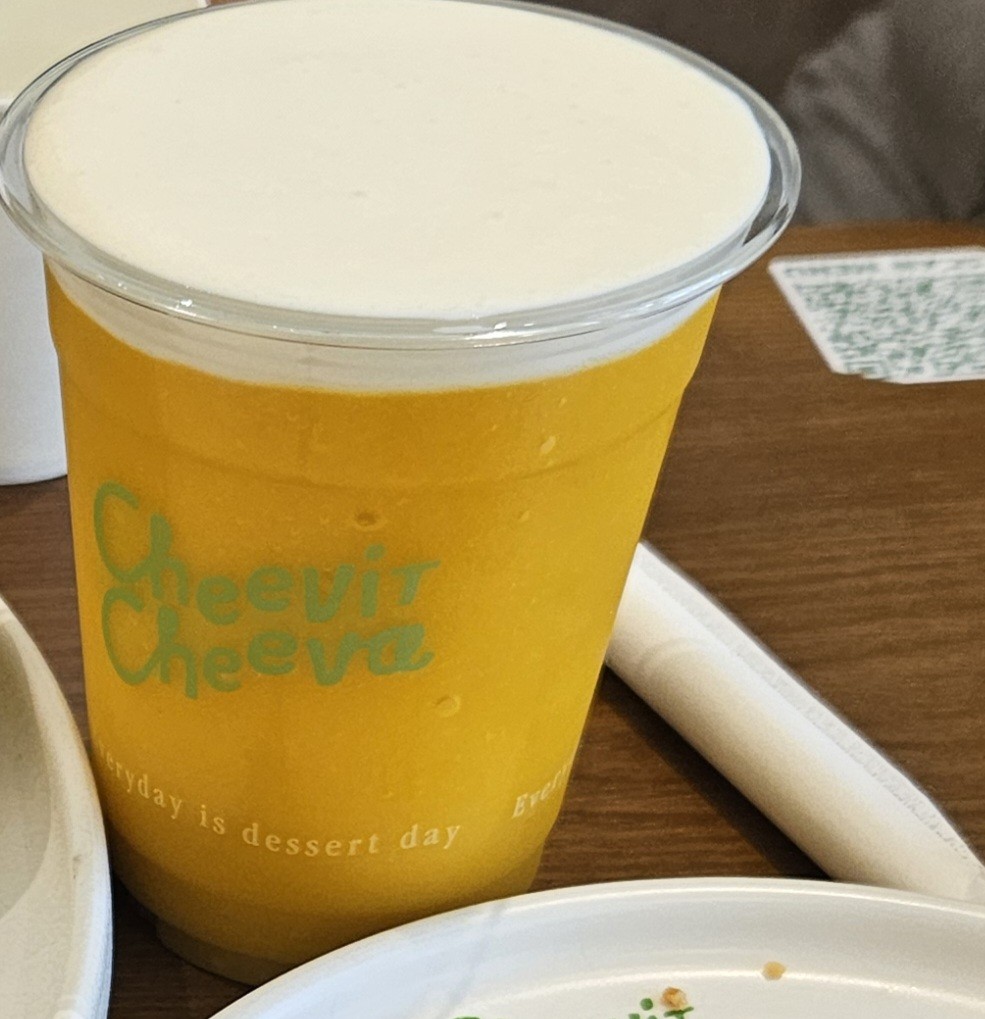3 Irresistible Sips and Bites at Cheevit Cheeva Penang We're Dangerously Hooked On 2 cheevit cheeva mango smoothie