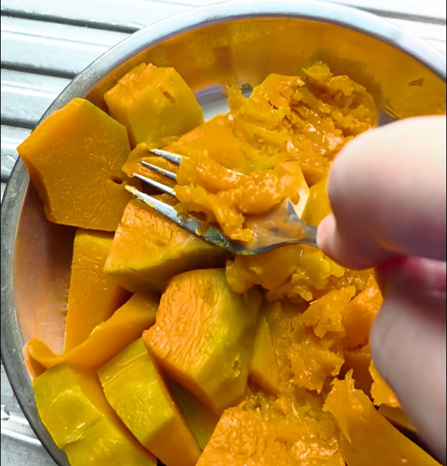 Pumpkin Gula Melaka Kaya: A Comforting Homemade Treasure 3 smashed pumpkin