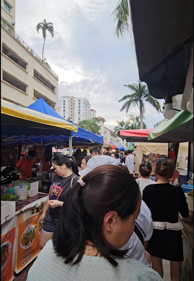 crowd in van praagh