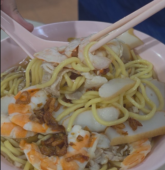 Affordable Old-School Prawn Mee at Lai Hiang Pork Rib Prawn Mee 3 prawn noodle soup close up
