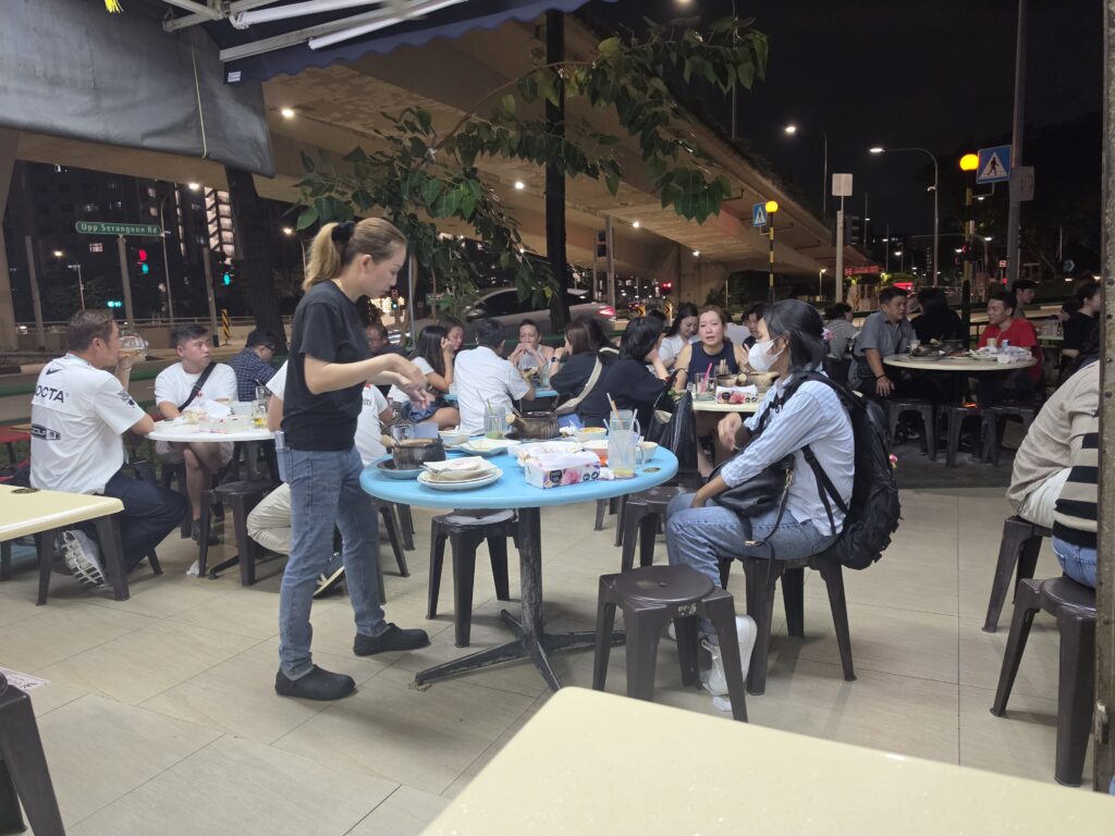 Hong Chang Eating House: Why Everyone Queues for Their Famous Frog Claypot Porridge 1 Crowds