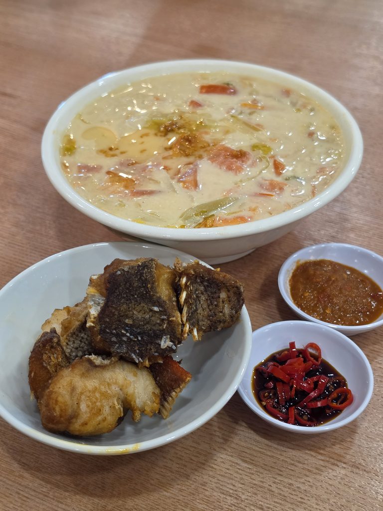 Award-Winning Delicious Taste of Malaysia Hai Kah Lang Seafood Noodles Now in Singapore 4 Fish head milk soup noodle