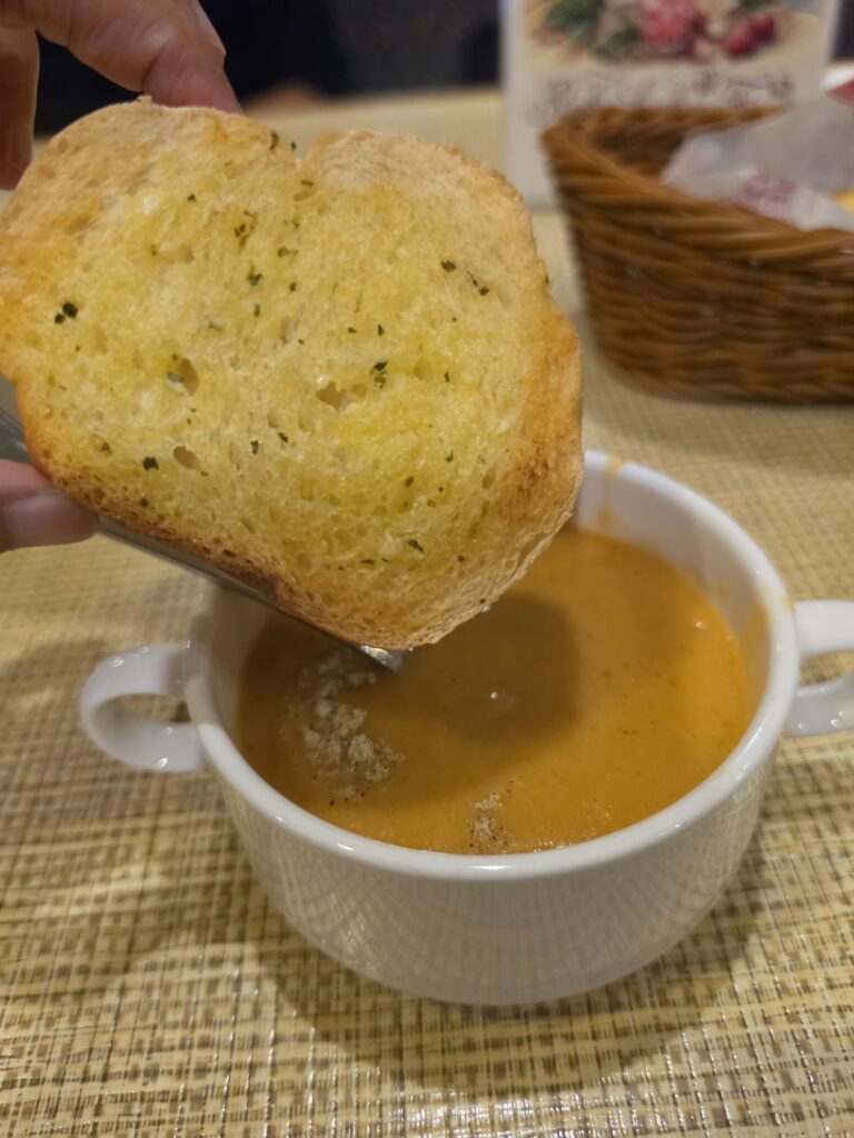 A Nostalgic Hidden Gem, Dolphins' Restaurant for Classic Western Food 5 Garlic Bread with Soup