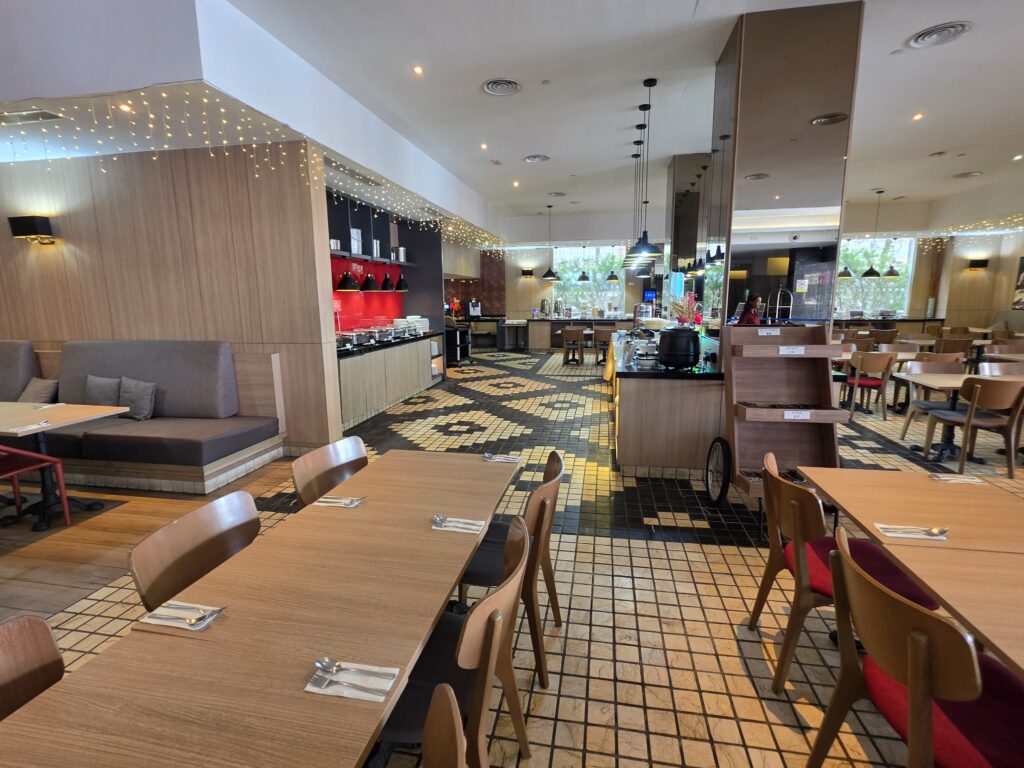 LS seafood restaurant interior