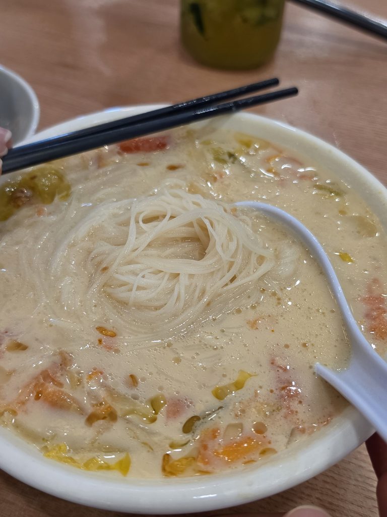 Award-Winning Delicious Taste of Malaysia Hai Kah Lang Seafood Noodles Now in Singapore 5 milky soup