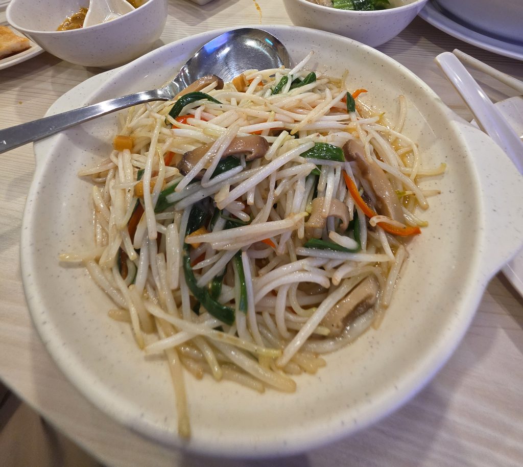 Beansprout Stir Fried with Salted Fish