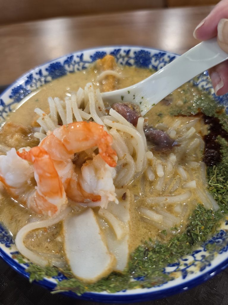 King of Laksa SG: The Amazing Low-Carb Laksa Drawing Long Queues 5 Cockles and Prawn Laksa