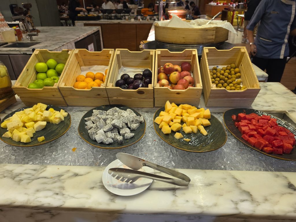 DoubleTree JB fruits