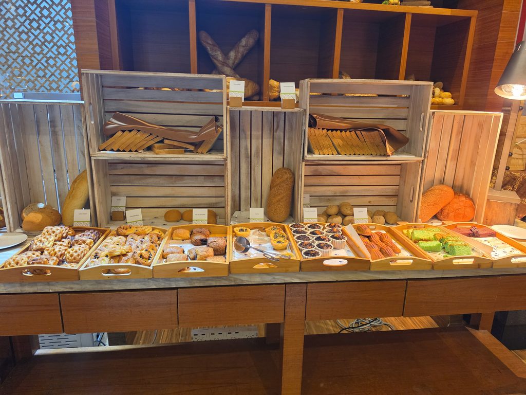 DoubleTree JB bread corner